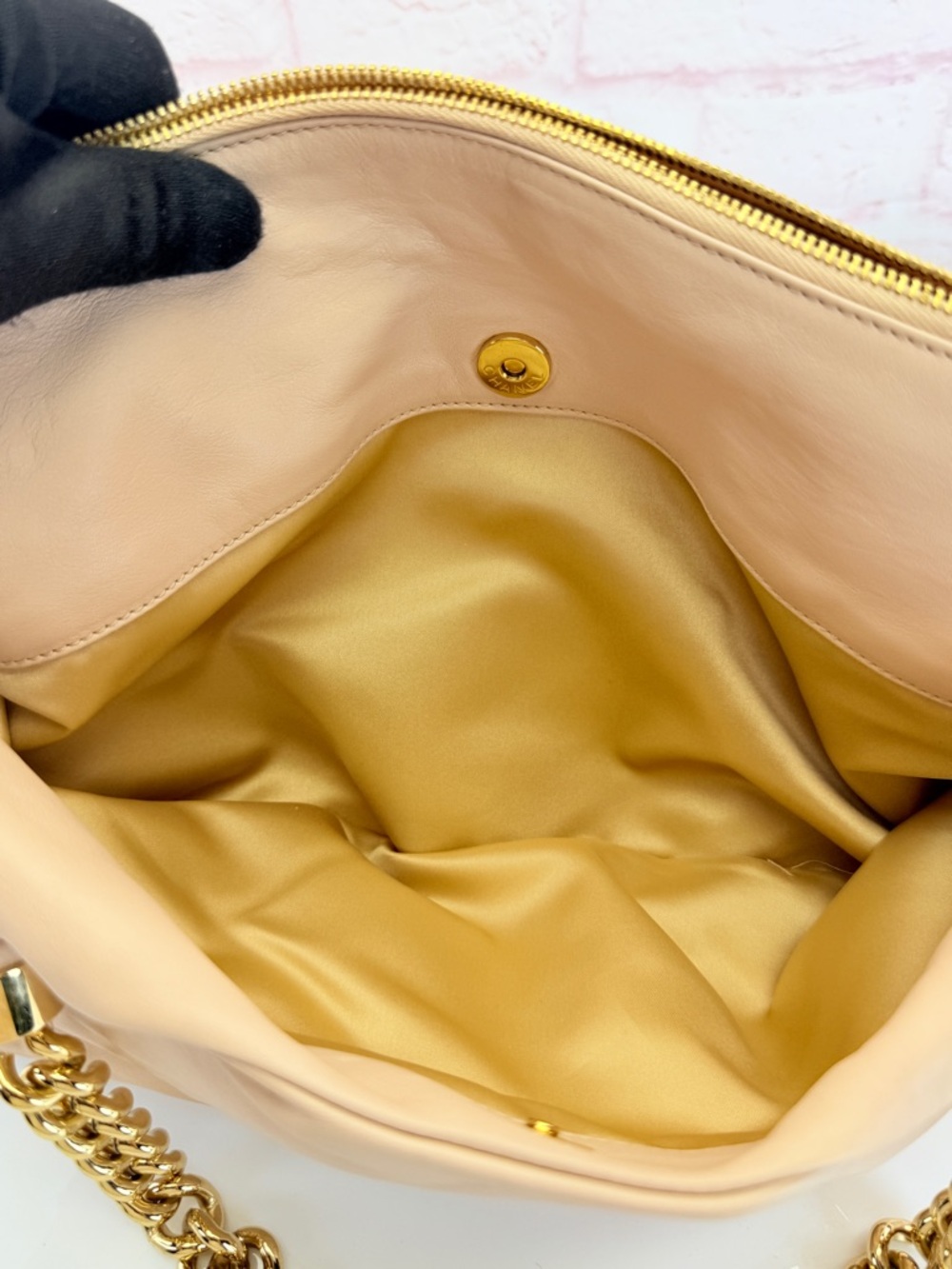 CHANEL Soft Pink Rodeo Drive Lambskin Hobo Bag - Picture 12 of 16